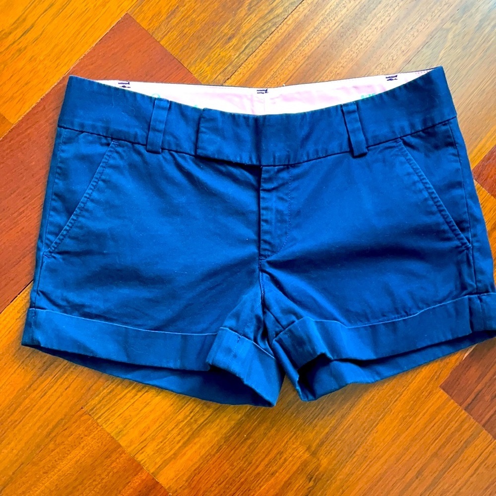 Lilly Pulitzer navy Barclays short size 2